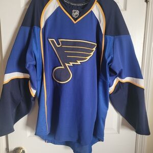 Autographed St Louis Blues Jersey #22 Kevin Shattenkirk